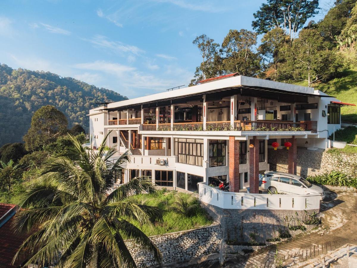 Ellin Forest Karaoke & Pool Resort Bukit Tinggi Bentong Exteriör bild