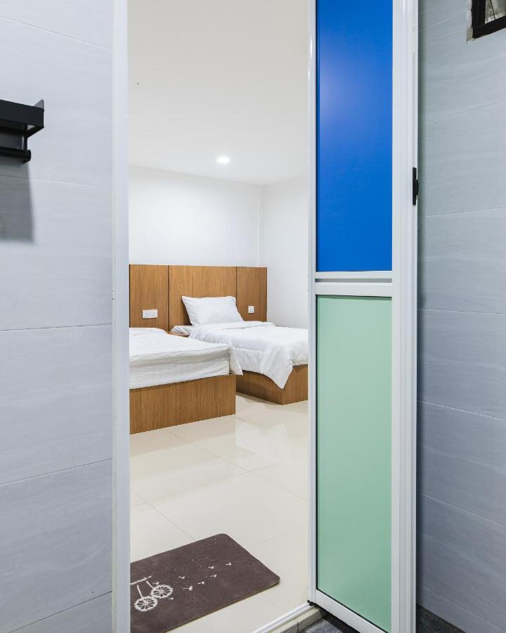 Ellin Forest Karaoke & Pool Resort Bukit Tinggi Bentong Exteriör bild