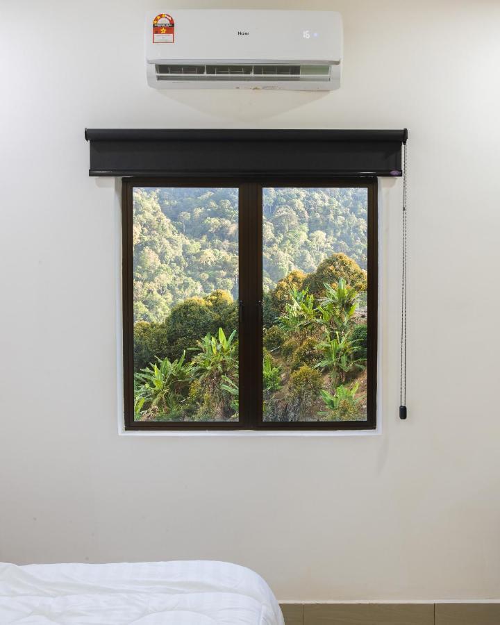 Ellin Forest Karaoke & Pool Resort Bukit Tinggi Bentong Exteriör bild
