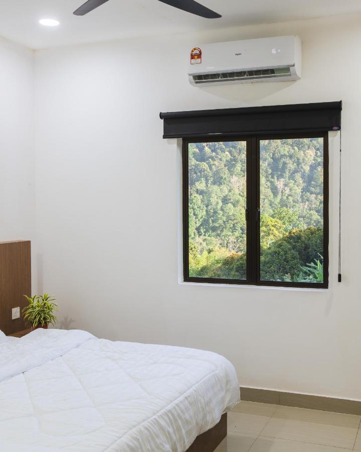 Ellin Forest Karaoke & Pool Resort Bukit Tinggi Bentong Exteriör bild