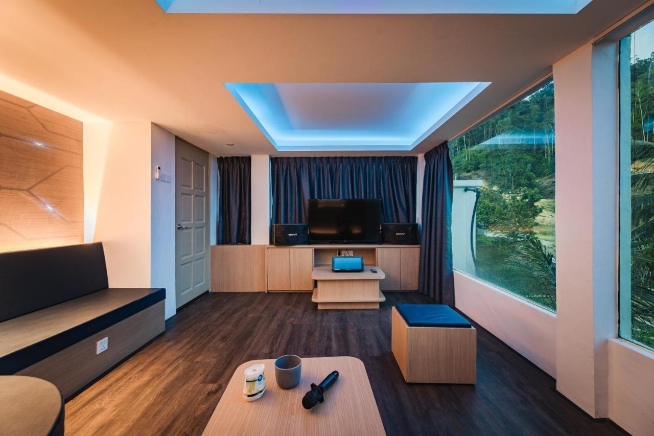 Ellin Forest Karaoke & Pool Resort Bukit Tinggi Bentong Exteriör bild