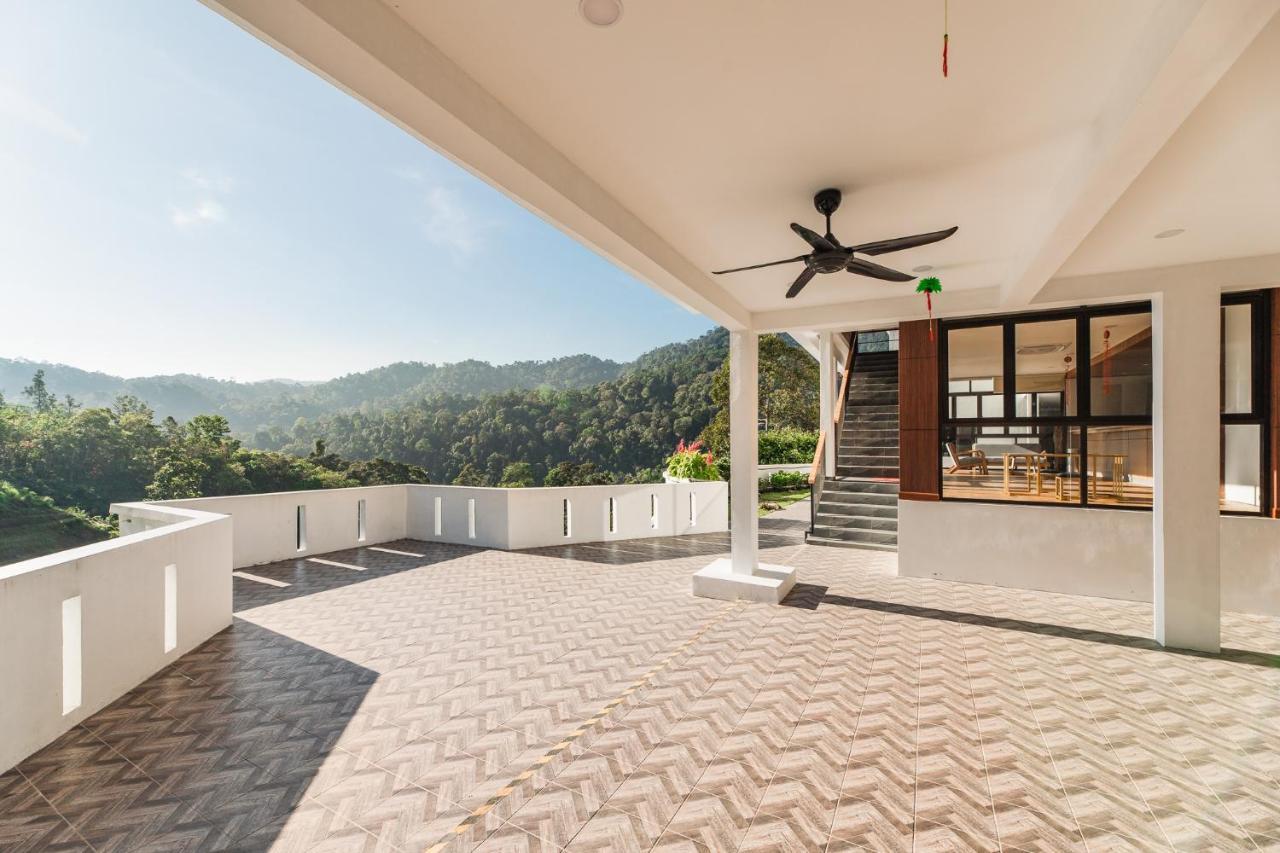 Ellin Forest Karaoke & Pool Resort Bukit Tinggi Bentong Exteriör bild